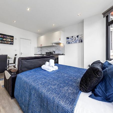 Comfy 1Bdr - 30Mins To Central Ldn - Parking The Hyde Bagian luar foto