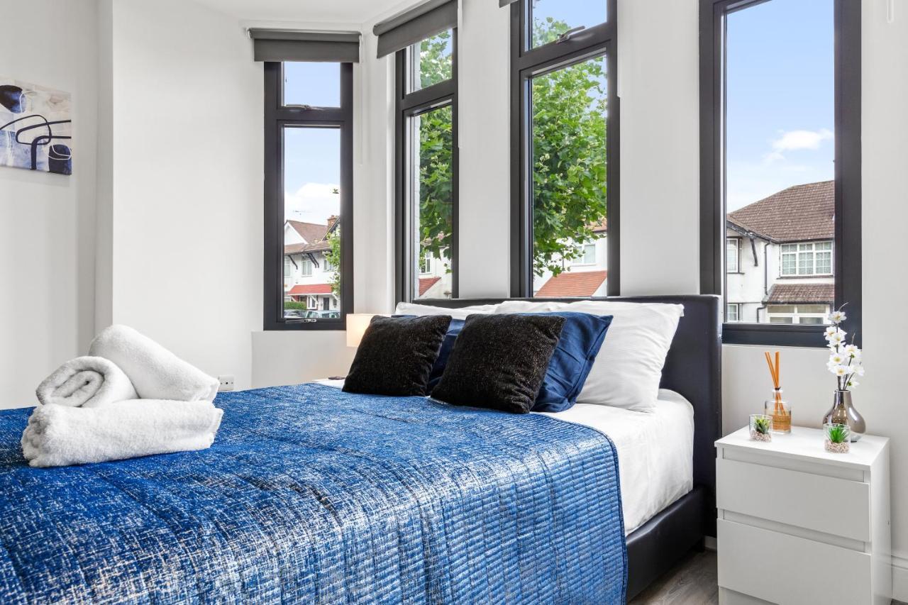 Comfy 1Bdr - 30Mins To Central Ldn - Parking The Hyde Bagian luar foto