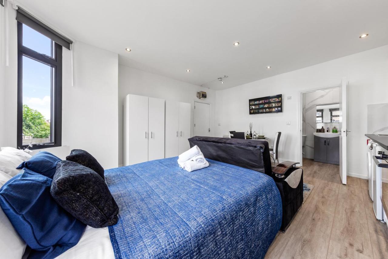 Comfy 1Bdr - 30Mins To Central Ldn - Parking The Hyde Bagian luar foto