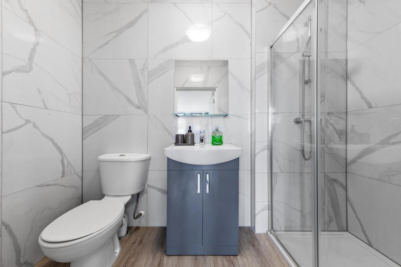 Comfy 1Bdr - 30Mins To Central Ldn - Parking The Hyde Bagian luar foto