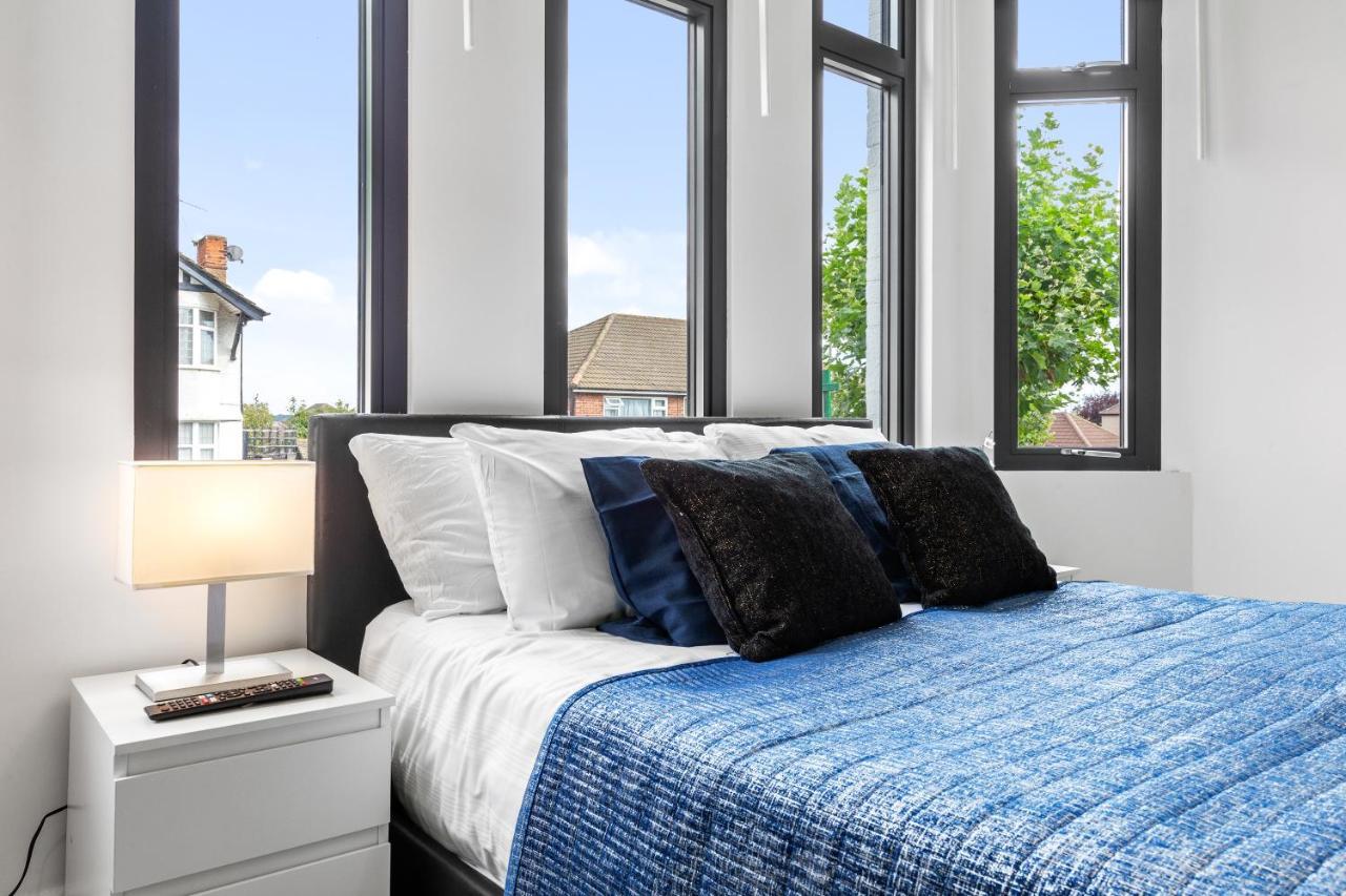 Comfy 1Bdr - 30Mins To Central Ldn - Parking The Hyde Bagian luar foto
