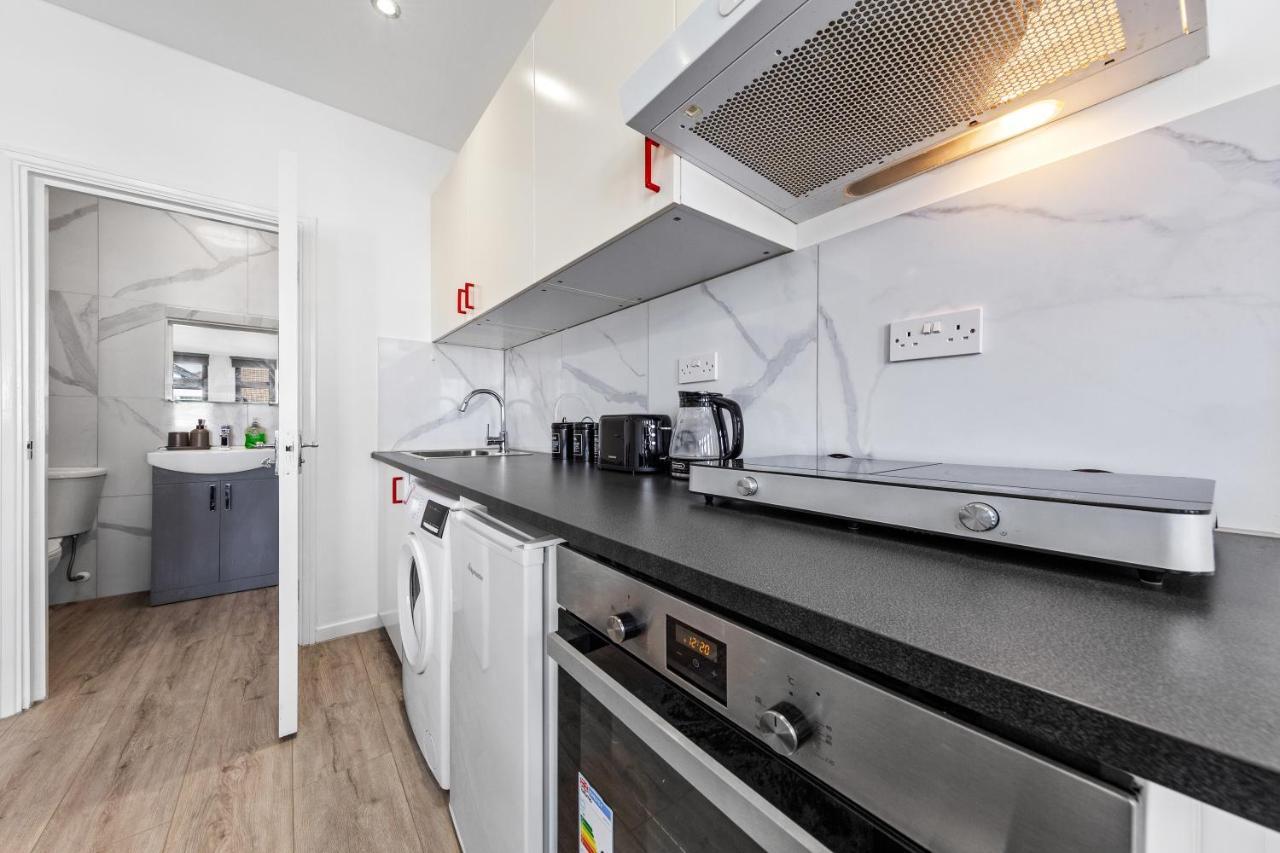 Comfy 1Bdr - 30Mins To Central Ldn - Parking The Hyde Bagian luar foto